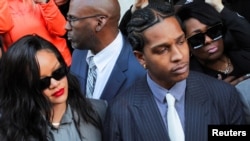 A$AP Rocky и Рианна выходят из зала суда после оглашения оправдательного приговора в отношении артиста, Лос-Анджелесе, Калифорния, США, 18 февраля 2025 года.