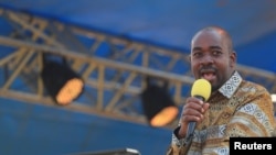 Nelson Chamisa líder do CCC num comício em Harare, 21 agosto 2023