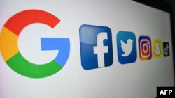 En esta imagen se aprecian los logos de los tres grandes de las redes sociales de internet. [Foto de archivo]