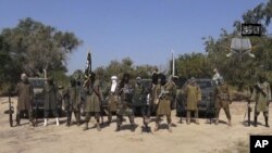 Une image fixe d'une vidéo du chef de Boko Haram, Bubakar Shekau, entouré de ses lieutenant, diffusez le 23 août 2016.