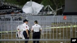Fuerzas de seguridad rodean un escenario que se derrumbó debido a una ráfaga de viento durante un evento al que asistió el candidato presidencial Jorge Álvarez Máynez en San Pedro Garza García, en las afueras de Monterrey, México, el miércoles 22 de mayo de 2024.