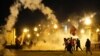 Perú afronta "caos nacional" por protestas, cierre de mina y quema de edificio histórico