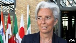 Menkeu Perancis, Christine Lagarde resmi mencalonkan diri untuk menduduki jabatan Kepala IMF (24/5), menggantikan Dominique Strauss-Kahn yang mundur akibat skandal pelecehan seksual.