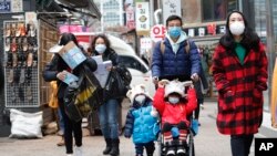 Países de Asia y otras regiones del mundo han tomado medidas de urgencia. Mongolia cerró su extensa frontera con China y Corea del Norte dijo que reforzó sus medidas de cuarentena. Hong Kong y Malasia dijeron que prohibirán el ingreso de visitantes desde la provincia de Hubei.