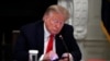 Facebook maintient la suspension de l'ancien président Donald Trump