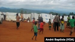 Campo de refugiados moçambicanos em Kapise, Malawi. 