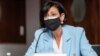 Estados Unidos no se quita la mascarilla en interiores todavía 