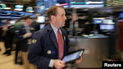 Traders work on the floor of the New York Stock Exchange (NYSE) Feb. 26, 2016.