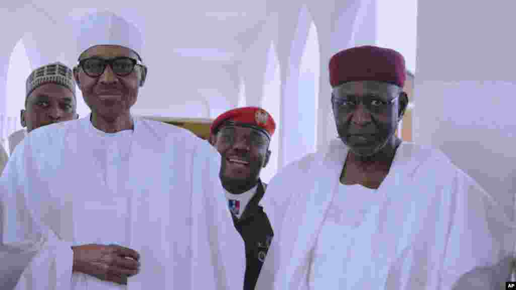 Shugaba Muhammad Buhari a fadarsa dake Abuja. Ranar Juma'a 5, ga watan Mayu shekara 2017 