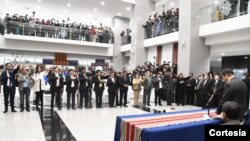 El presidente de Bolivia, Luis Arce, presentó a su gabinete y prometió trabajar para recuperar la economía. [Foto: Cortesía prensa Movimiento Al Socialismo]