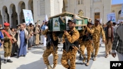 د فبرورۍ په لسمه په پلازمینه صنعا کې د ډله ییزې جنازې مراسم