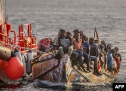 Čamac sa migrantima pristiže na Kanarska ostrva (Foto: Antonio SEMPERE / AFP)