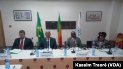 Lors de la réunion tripartite entre le Mali, la Mauritanie et le HCR, à Bamako, le 21 juillet 2017. (VOA/Kassim Traoré)