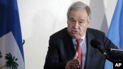 El secretario general de la ONU, Antonio Guterres, habla durante una conferencia de prensa en la sala diplomática de Puerto Príncipe, Haití, el sábado 1 de julio de 2023. 