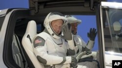 Astronauti Dag Harli i Robert Benken (Foto: NASA/Bill Ingalls)