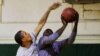 Tersikut Saat Bertanding Basket, Bibir Presiden Obama Robek