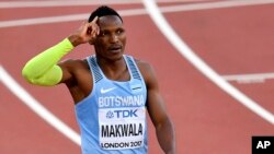 Le Botswanais Isaac Makwala réagit après sa victoire une épreuve de 400 m messieurs aux Championnats mondiaux de Londres, 6 août 2017.