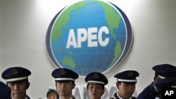 Japanese security officers stand guard at the APEC venue in Yokohama, near Tokyo, 10 Nov 2010