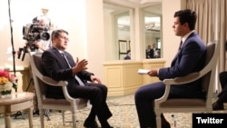 El presidente de Honduras, Juan Orlando Hernández, conversó con Jorge Agobian, periodista de la Voz de América, en Washington, el 26 de agosto de 2019.