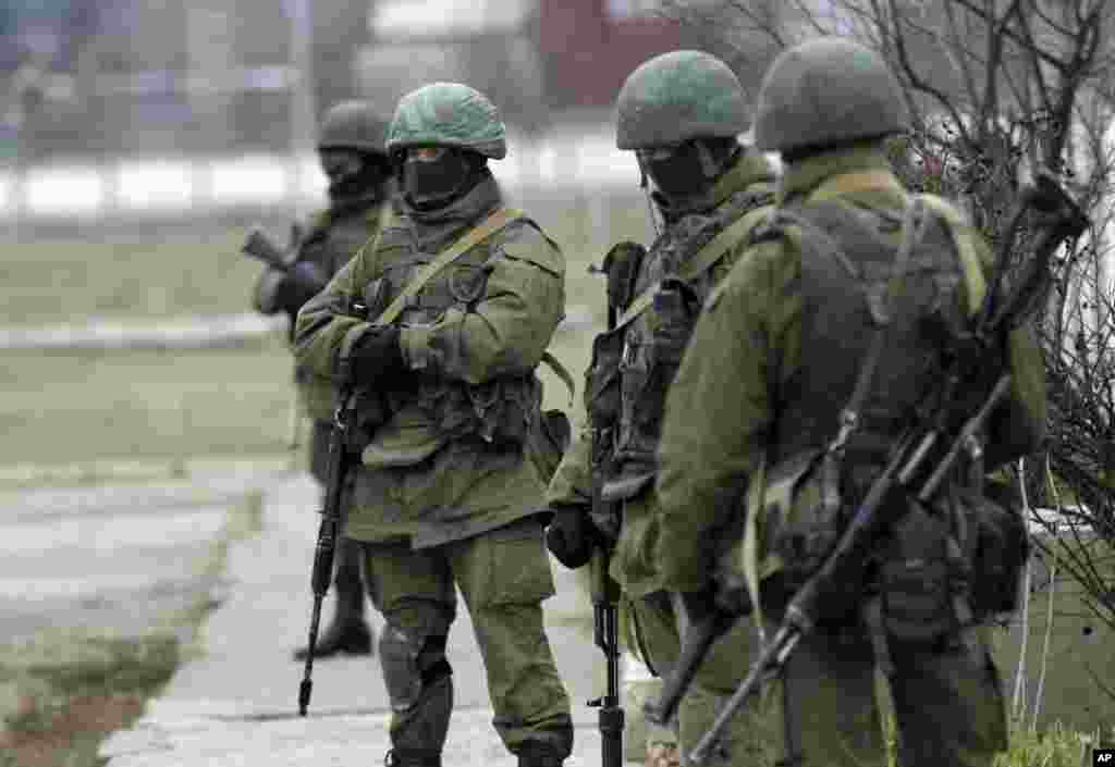 Unidentified gunmen guard Ukraine's infantry base in Privolnoye, Ukraine, March 2, 2014. 