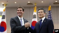 지난해 8월 한국을 방문한 마크 에스퍼 미국 국방장관이 정경두 한국 국방부 장관과 회담했다.
