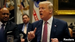 Presiden AS Donald Trump memimpin pertemuan untuk membahas keamanan sekolah dan pengendalian senjata api di Gedung Putih, Washington DC. 