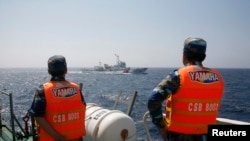 越南海岸警衛隊 5 月15 日在南中國海監視中國海警船的活動