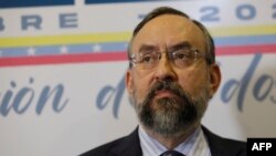 Jesús María Casal, presidente de la Comisión Nacional de Primaria durante el acto de proclamación de María Corina Machado. 