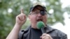 Stewart Rhodes, Fondatè Oath Keepers, Vizite Capitol Hill apre Trump Fè l Gras 