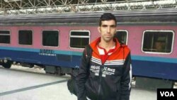 محمد خنیفر،‌ فعال کارگری هفت تپه که در حمله افراد ناشناس آسیب دیده است