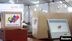 Una máquina de votación ubicada en la sede del Consejo Nacional Electoral de Venezuela, poco tiempo antes de las Elecciones Parlamentarias del 6 de diciembre de 2020.
