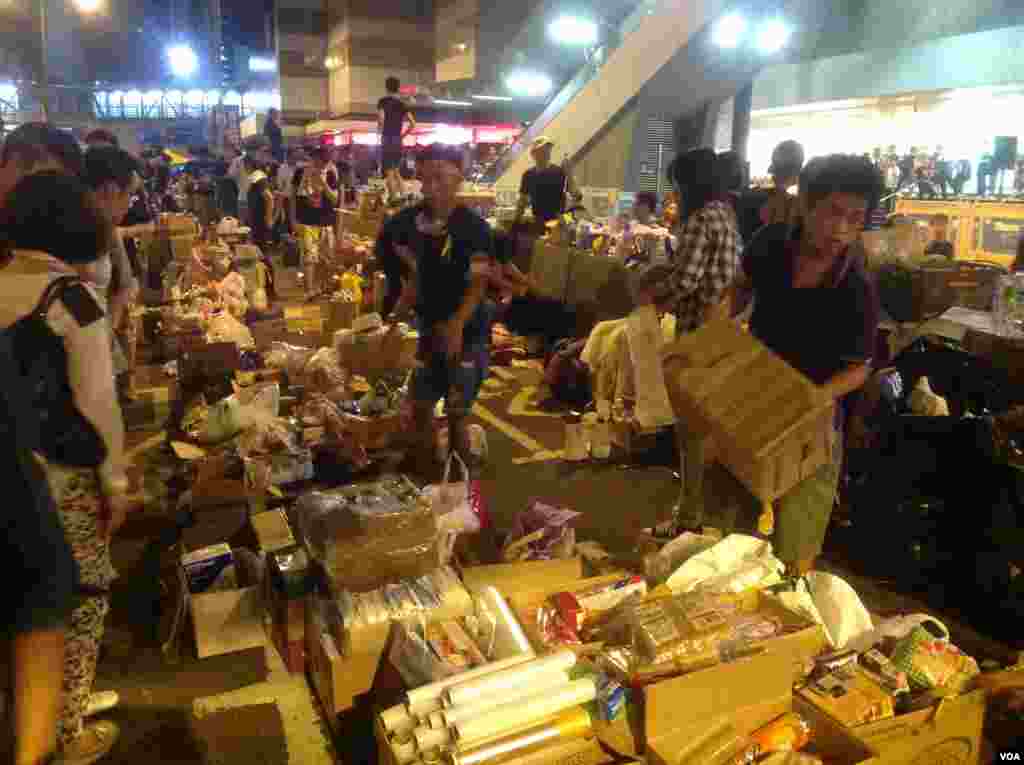 香港爭真普選全民抗爭星期二進入第3天(美國之音圖片/海彥拍攝)