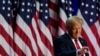 ARCHIVO - El candidato presidencial republicano, el expresidente Donald Trump, señala a la multitud en una fiesta de observación de la noche de las elecciones, el 6 de noviembre de 2024, en West Palm Beach, Florida.