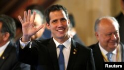 En un video divulgado en su cuenta en Twitter, el presidente interino de Venezuela, Juan Guaidó, dijo a los venezolanos que "la esperanza nació para no morir". 