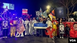 “警察” “維尼熊” “習近平” “胡錦濤”等現身洛杉磯萬聖節 。（美國之音張木林）