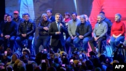 El ministro de Economía argentino, Sergio Massa, precandidato presidencial para las elecciones primarias del domingo, pronuncia un discurso de campaña en Tortuguitas, provincia de Buenos Aires, el 8 de agosto de 2023.