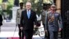 El presidente chileno Sebastián Piñera llega al Palacio de La Moneda.Piñera anunció una nueva constitución, así como otras reformas polítias y económicas tras las protestas del año pasado. Foto AP
