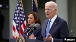 El presidente Joe Biden junto a la vicepresidenta Kamala Harris en una presentación pública en la Casa Blanca, el 13 de mayo de 2021.