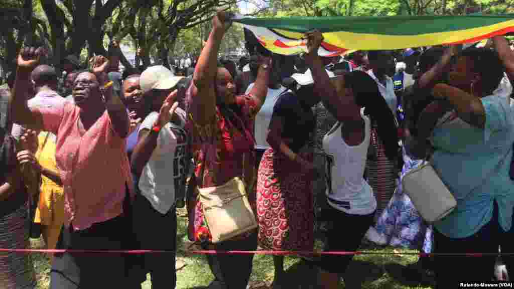 Jama'a Na Murnar Saukar Shugaba Robert Mugabe Daga Mulki, Nuwamba 21, 2017.