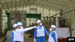 日本首相岸田文雄在2023年8月20日視察福島核電站運作方東京電力公司（TEPCO）的核廢水處理廠。 