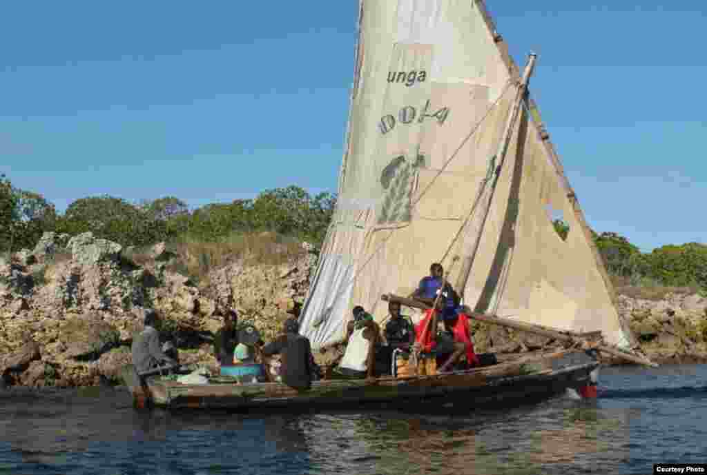 Lamu’s fishermen fish the traditional way, using small wooden dhows, which they say cannot handle the rough conditions of the open sea, Nov. 25, 2014. (VOA / Hilary Heuler)
