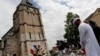 Assassinat d'un prêtre en France : un proche d'un des tueurs arrêté à Genève avant l'attentat