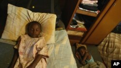 ARSIP – Anak-anak tidur siang di panti asuhan di Harare, Zimbabwe (foto: AP Photo/Svangirayi Mukwazhi)