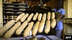 Un boulanger soudanais dans la capitale, à Khartoum, le 5 janvier 2018.