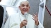 Papa Francisco em conversa com jornalistas no avião