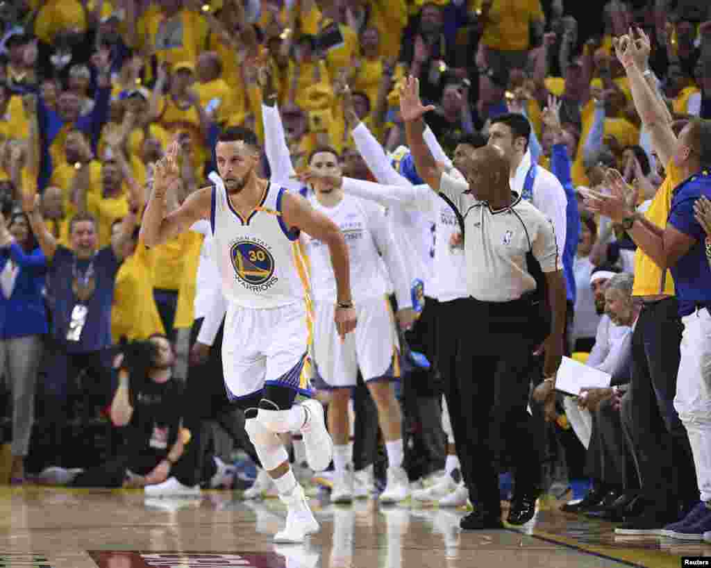 Hotunan wasanin karshe na NBA tsakanin Golden State Warriors da Cleveland Cavaliers, Stephen Curry, ranar Alhamis 1 ga watan Yuni, shekarar 2017.