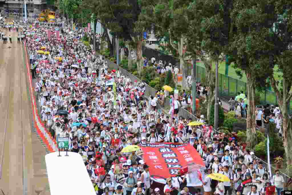2019年6月9日香港反对逃犯条例修法大游行(美国之音申华拍摄)