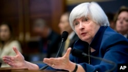 Gubernur Bank Sentral AS Janet Yellen ketika memberikan kesaksian di Capitol Hill, Washington, 12 Juli 2017 dihadapan Komite Jasa Keuangan.