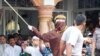 Ketahuan Berjudi 4 Warga Aceh Hadapi Hukum Cambuk