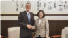 台灣總統蔡英文2018年8月23日接見美國在台協會台北辦事處長酈英潔 (台灣總統府提供照片)